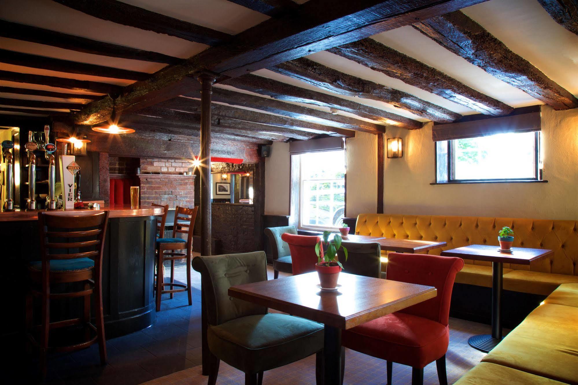 The Talbot Inn Woking Exterior foto