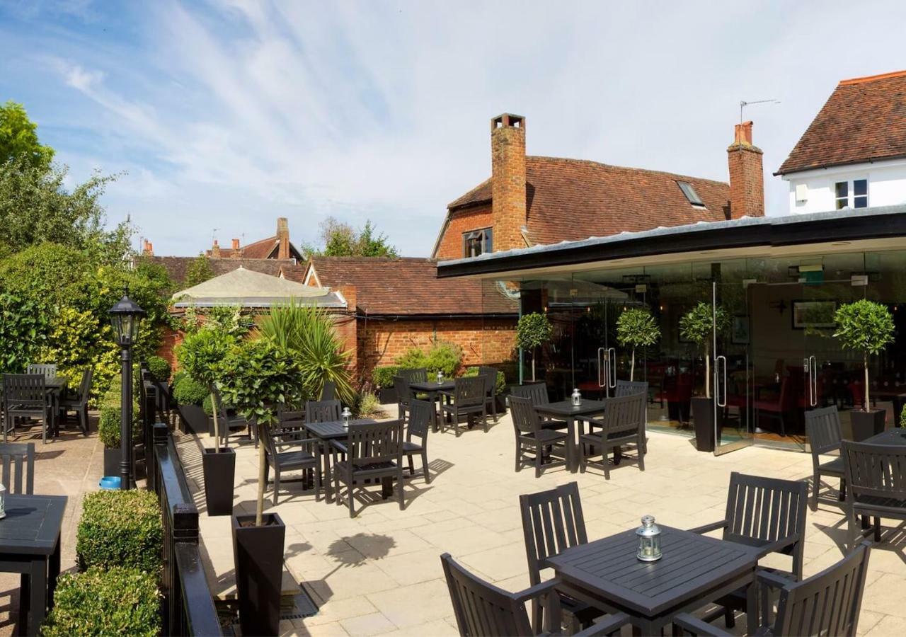 The Talbot Inn Woking Exterior foto